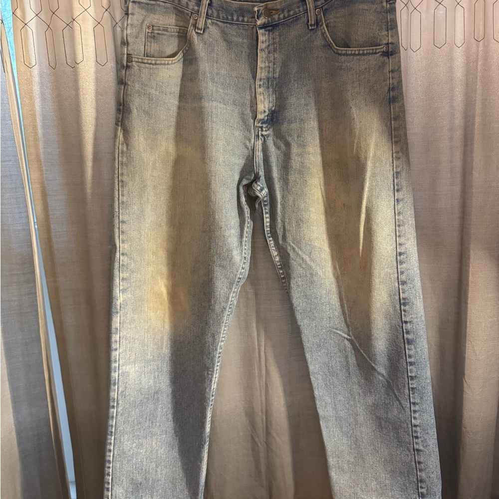 Wrangler Men's Relaxed Fit 38x30 Light Wash Blue Jeans